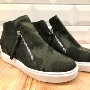 Steve Madden Wedgie Camo Sneakers NWOT